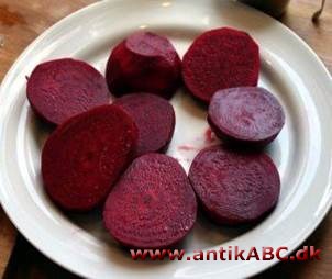 rødbede farve, som rodknolden af rødbede, Beta vulgaris, temmelig mættet purpur med svag grålig tone