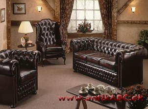  dybe, polstrede stof- eller lædermøbler, herrefrakke og cigaretmærke