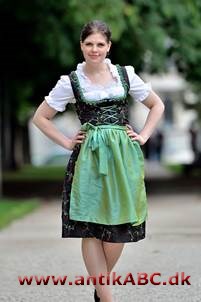 dirndl dragt Østrigsk-bayersk bondepigedragt med vid kjole, snævert knappeliv, forklæde