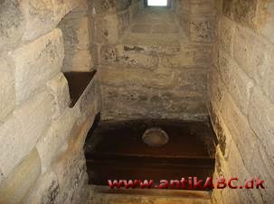  middelalderbetegnelse for kloset, das, lokum