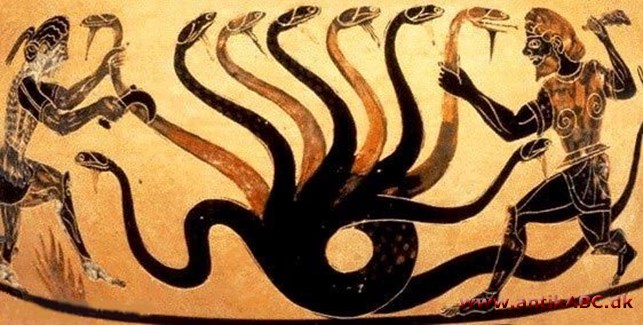   i græsk mytologi slange med 9 hoveder