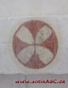  viekors, eller konsekrationskors er ofte et hjulkors, som maledes på væggene på de steder, hvor bispen ved kirkens indvielse stænkede vievand på væggen