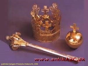  tegn på værdighed og magt, såsom krone, scepter etc.