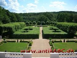  i barok med streng symmetri og kraftigt betonet længdeakse