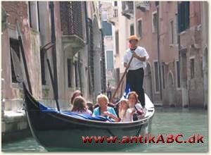  veneziansk lang smal sort robåd 