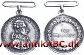 I Danmark blev det under Fr.6. (1808-1839) efterhånden almindeligt med miniaturemedaljer og -ordner til brug i det daglige