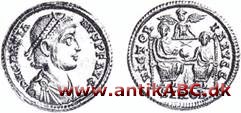 Solidus (flertal: Solidi). Senromersk guldmønt indført i begyndelsen af Constantin d. Stores (307-37) regeringstid i stedet for aureus