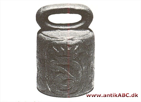 Vægtlodder, kun en del af vægtlodderne har tilknytning til numismatikken, bl.a. Ashanti vægtlodder, møntvægtlodder og de såkaldte opiums vægtlodder