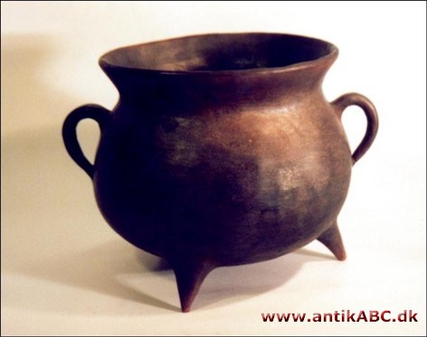 jydepotte, uglaseret lerpotte af sandblandet blåler, lavet uden drejeskive, tidligere fremstillet som husindustri i Jylland