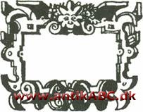 kartouche (fransk, sa. ord som: kardus) ornament, udviklet i renæssancen bestående af tavle indrammet af udfliget, oprullet og indstukket fletværk