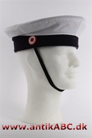 matroshue, flad, rund, skyggeløs hue med skibsnavn, almindelig til drenge omkring 1900