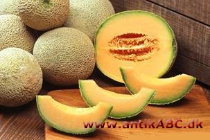 melonfarvet, (som kødet af melon, Cucumis melo) lysorange