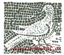 Billede eller mønster sammensat af små brikker af forskelligt farvede natursten, glaserede keramikbrikker, glas stifter etc. nedlagt i cement