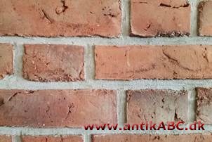 munkesten, middelalderlig teglsten i størrelse 27-30 x 12-14 x 7-10 cm