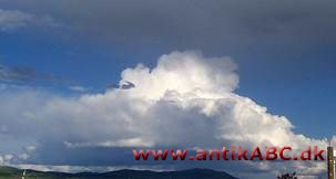 nimbus (latin regnsky; Cumulus nimbus) stråleglans, glorie