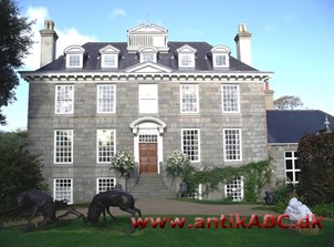 manor [mænner] (engelsk) gods, hovedgård