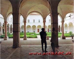søjlegang = arkade og kolonnade