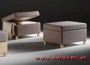 puf, puffe, trækasse på ben med polstret låg, siddemøbel