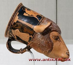 rhyton: drikkeskål formet som et dyrehorn eller -hoved, meget almindelig i antikken