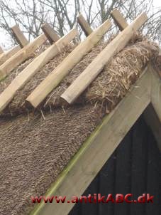 rygning rygning = mønning, tagets vandrette afslutning foroven. Se også mønning