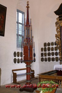 Sakramenthus er et tårnlignende skab for at opbevare monstrans og hostie i den romersk-katolske kirke