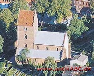 sideskib, lavere skib ved siden af midterskibet i kirke