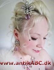 skønhedsplet, egentlig modermærke, i 16-1700-tallets plaster af sort taft for at fremhæve hudens hvidhed