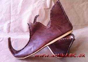snabelsko, med lang spids snabel på snuden, dukker op i 900-tallet og vender tilbage i 1200-tallet, brugt i Frankrig til 1470, i Danmark til 1490