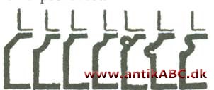 fodstykke til en søjle eller statue. Kan også betegne det nederste parti af en mur