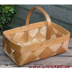 spånkurv, firkantet kurv med hank, af flettede træspåner
