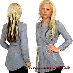 tunika (latin) skjorteformet klædningsstykke, daglig hjemme- og arbejdsdragt